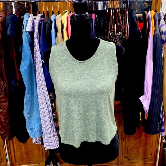 Green Tank top with back zipper Cotton On Size Medium Crop top Muscle Tee - Picture 2 of 6